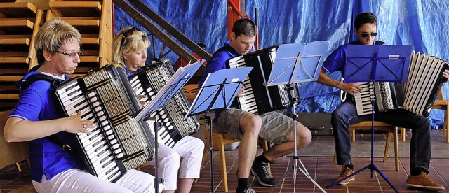 Das Akkordeonorchester Friesenheim war...er musikalischen Gste des Musikzugs.   | Foto: Wolfgang Knstle