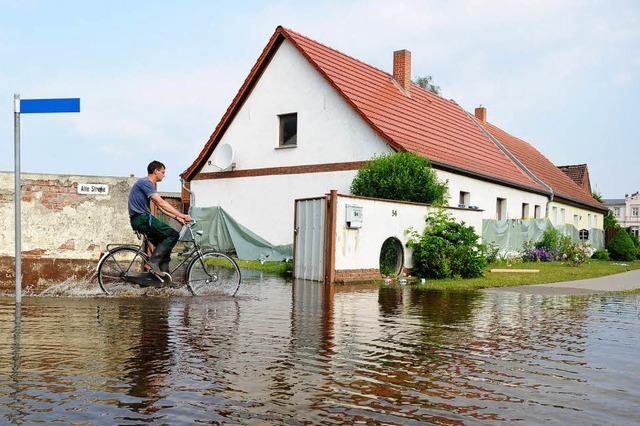 Insgesamt 8 Tote bei Hochwasser – Weiter Gefahr von Deichbrüchen