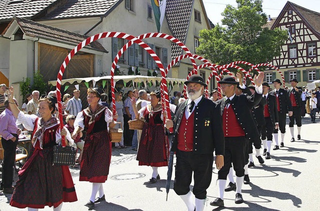 Mit dabei:  die Trachtengruppe Zell mit Kreisobmann Alfred Knauber (vorne)   | Foto: Ulrike Jger