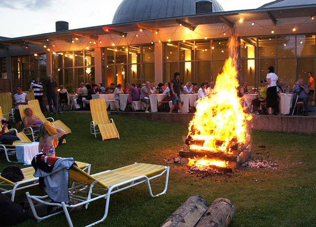 Lichtzauber im Thermalbad: Zur Vita Cl... gehrt auch ein groes Johannisfeuer.  | Foto: Veranstalter