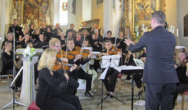 Boten ein gelungenes Konzert: Kirchenc...nter der Leitung von Jannik Trescher.   | Foto: Anne Freyer