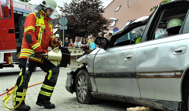 Feuerwehr-Schaubung mit schwerem Gert  in St. Peter   | Foto: Lffler