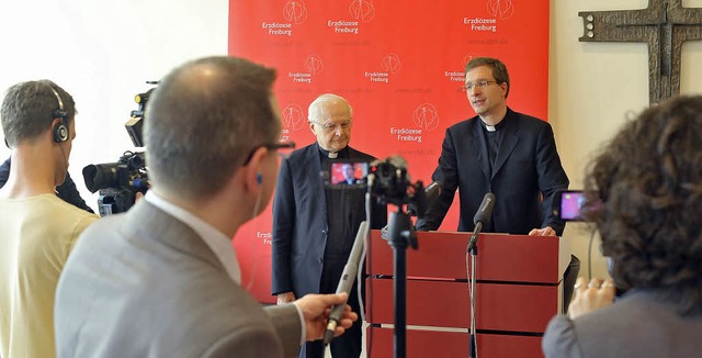 Der neue Weihbischof Michael Gerber ha...rt Zollitsch, der Presse vorgestellt.   | Foto: Michael Bamberger
