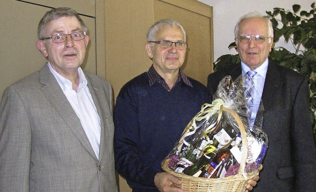 Ewald Schulz (links) und Otfrid Eckert...schieden Peter Wolf aus dem Vorstand.   | Foto: Johanna Hgg