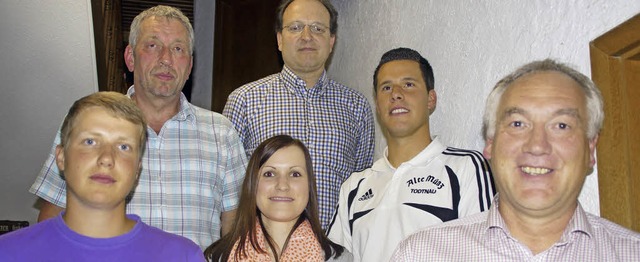 Die Neuen im Vorstand des SV Todtnau: ...de Heinz Gromann (vorne, von links).   | Foto: Verena Wehrle