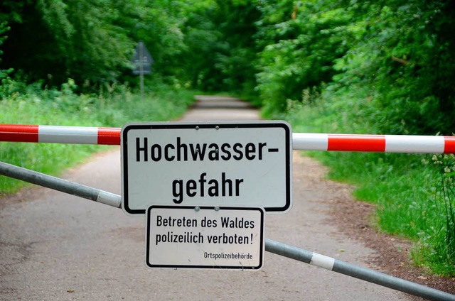 Die Wege in den Taubergieen sind wege...gefahr fr jeglichen Verkehr gesperrt.  | Foto: Roland Vitt