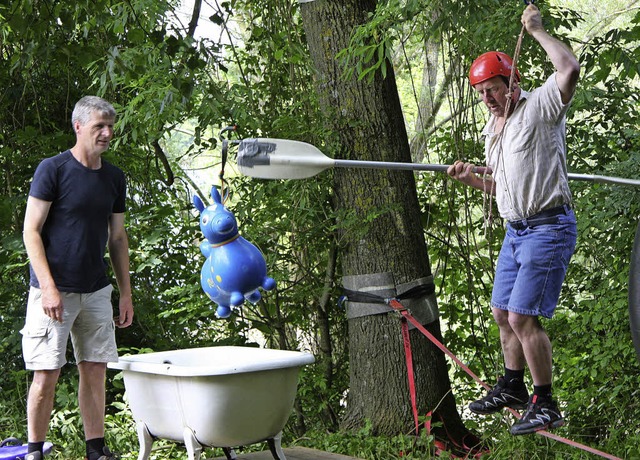 Beim Grmpelturnier des Kanu Clubs &#8...gen aus seiner Badewanne zu befreien.   | Foto: meike zorn