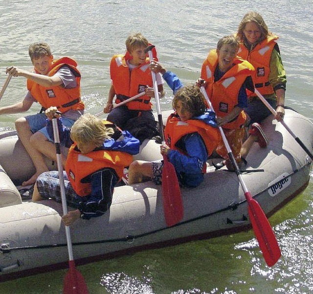 Auch auf den Rhein geht&#8217;s fr die Kinder.   | Foto: Reinhard Herbrig