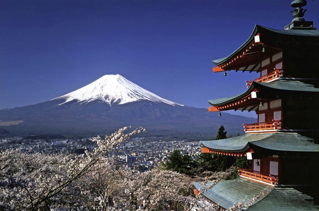 Nur aus der Ferne ist er schn: der Fuji   | Foto: dpa/(JNTO)