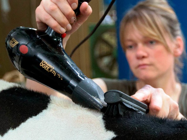 Astrid Ostkmper bei der Arbeit.  | Foto: dpa