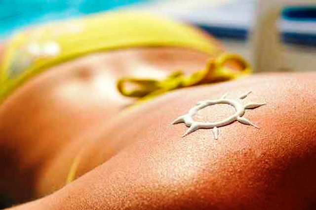 Sonnencreme muss sein: Nicht nur beim Rsten am Strand...  | Foto: fotolia.com/Dmitrijs Dmitrijevs 