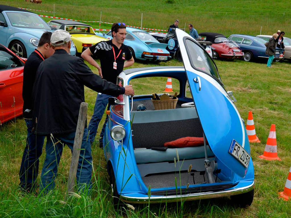 Jede Menge Traumwagen: Bei der Oldtimerrallye Paul-Pietsch-Classic fahren 102 Automobilklassiker durch den Schwarzwald. Jede Menge Traumwagen: Bei der Oldtimerrallye Paul-Pietsch-Classic fahren 102 Automobilklassiker durch den Schwarzwald.