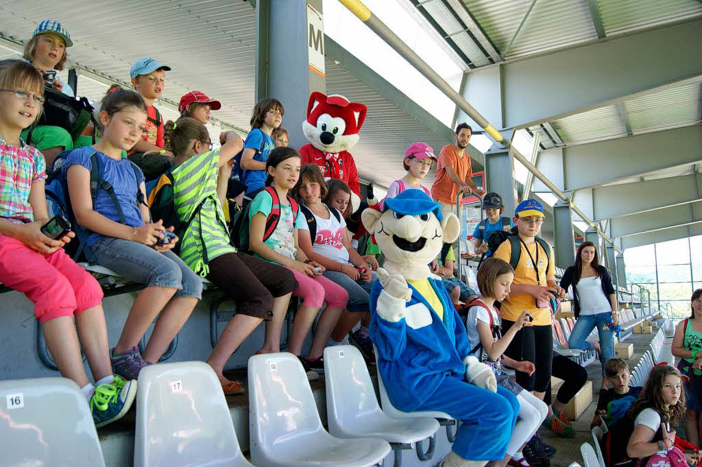 (Fast) alleine im Mage-Solar-Stadion: Grundschüler aus Bachheim-Unadingen. (Fast) alleine im Mage-Solar-Stadion: Grundschüler aus Bachheim-Unadingen.