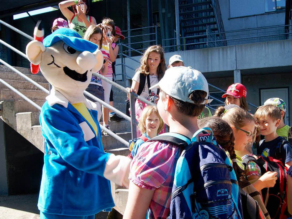 (Fast) alleine im Mage-Solar-Stadion: Grundschüler aus Bachheim-Unadingen. (Fast) alleine im Mage-Solar-Stadion: Grundschüler aus Bachheim-Unadingen.