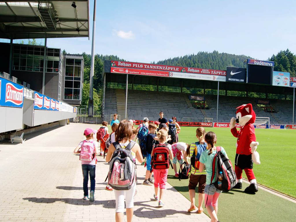 (Fast) alleine im Mage-Solar-Stadion: Grundschüler aus Bachheim-Unadingen. (Fast) alleine im Mage-Solar-Stadion: Grundschüler aus Bachheim-Unadingen.