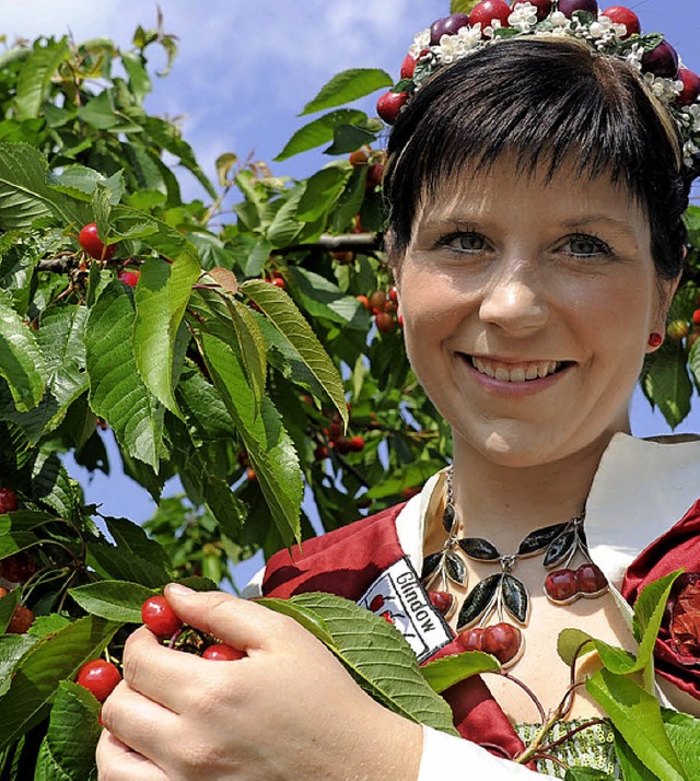 In Brandenburg sehen die Kirschen bess...  Kirschknigin aus Derwitz beweist.    | Foto: dpa