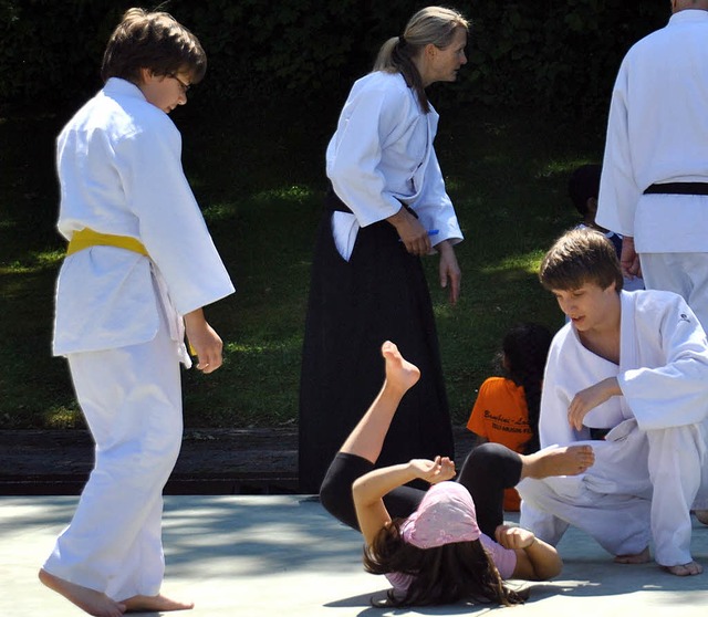 Ob bei den Judoka (links), beim Bungee...es Turnvereins Denzlingen zur Genge.   | Foto: Rebecca Kiefer