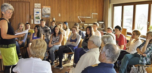 Karin Bruder las in Rickenbach vor run... Neuntklsslern, aus ihrem neuen Buch.  | Foto: Kirsten Lux