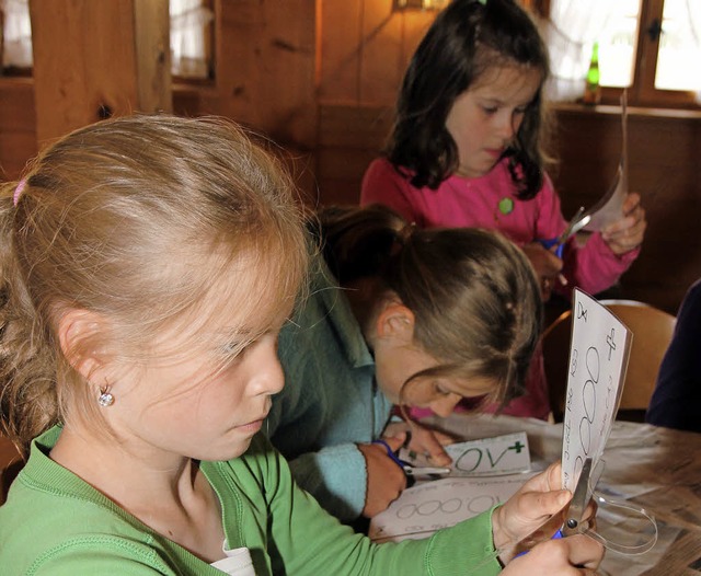 Volle Konzentration bei den Minis aus ..., die drauen gespielt werden knnen.   | Foto: E. Korinth