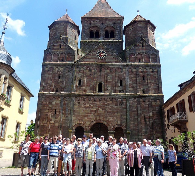 Der Kirchenchor Altdorf vor der Klosterkirche Marmoutier   | Foto: Privat