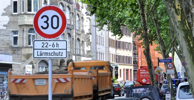 Auf der B 31 gilt nachts zwischen Kron...htzenalleetunnel weiterhin Tempo 30.   | Foto: m. bamberger