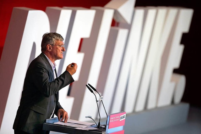 Linke-Parteivorsitzender Bernd Riexing...de auf dem Bundesparteitag in Dresden.  | Foto: dpa