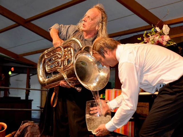 Musikcomedy par excellence: &#8222;Gog...n, wozu eine Tuba alles gut sein kann.  | Foto: Roland Vitt