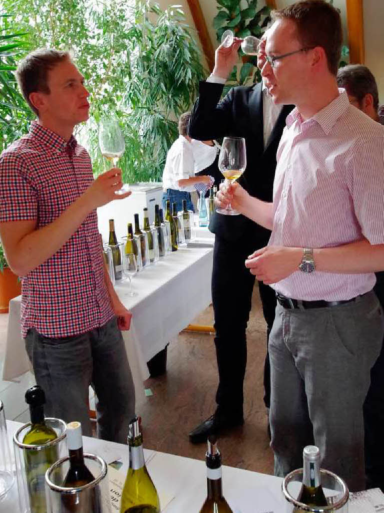 Diese beiden Weinfreunde interessieren sich fr die italienischen Pinot Grigio.