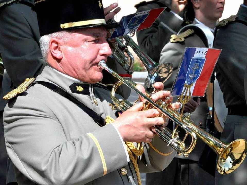 Friedensfest mit Milit�rmusik.  | Foto: Kai Kricheldorff