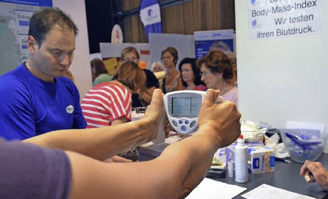 Mal checken: Bei der Messe &#8222;Gesu... man kleine Checks vor Ort erledigen.   | Foto: Barbara Ruda