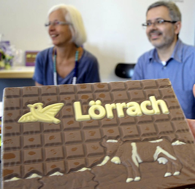 Stadt-Tafel Milka: OB Gudrun Heute-Blu...ksleiter Mario Vangelista freun sich.   | Foto: B. Ruda