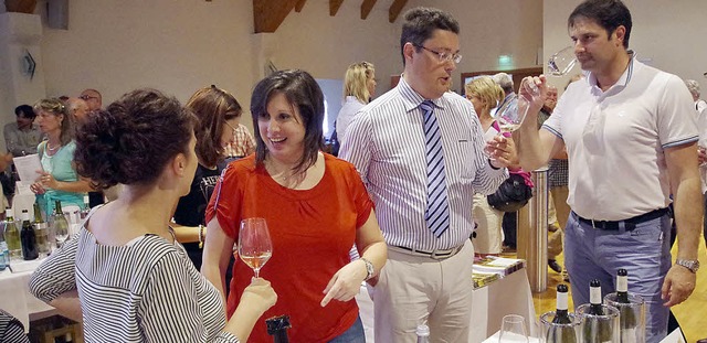 Zufriedene Gste aus Italien: von link...ossi, Direktor des Weinguts Villanova.  | Foto: S. Faller