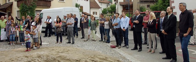 Groer Bahnhof beim Richtfest fr das neue Volksbankgebude in Binzen.   | Foto: FREY