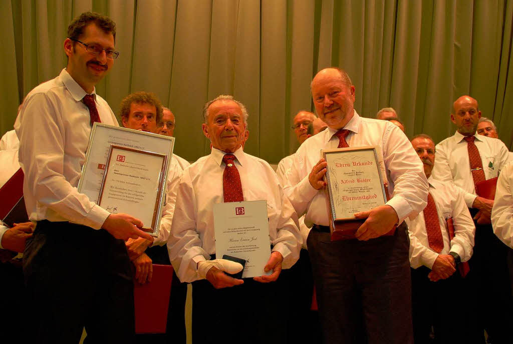 Ehrungen (von links nach rechts): Vorsitzender Bernd Strittmatter,  Erwin Jost und r Alfred Bhler.