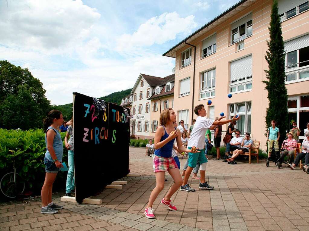 Die Klasse G6  der Heimschule St. Landolin in Ettenheim stellte mit Hilfe der Knstler des Europa-Park einen Wanderzirkus auf die Beine. Die Auffhrungen waren in den Seniorenheimen der Caritas.