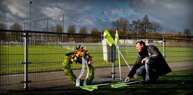 Trauer um Richard Nieuwenhuizen.  | Foto: AFP