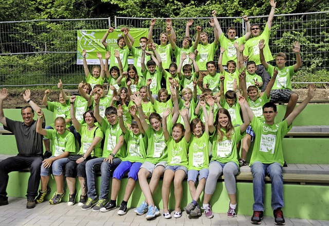 Eine Theaterbhne bauten die Ministranten an der Grundschule Lffingen.  | Foto: Philippe Thines