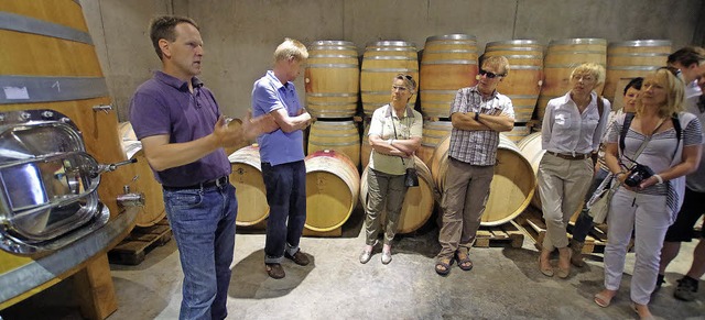 Holger Koch erlutert die Planung seines Weingutsgebudes in Bickensohl.   | Foto: Silvia Faller