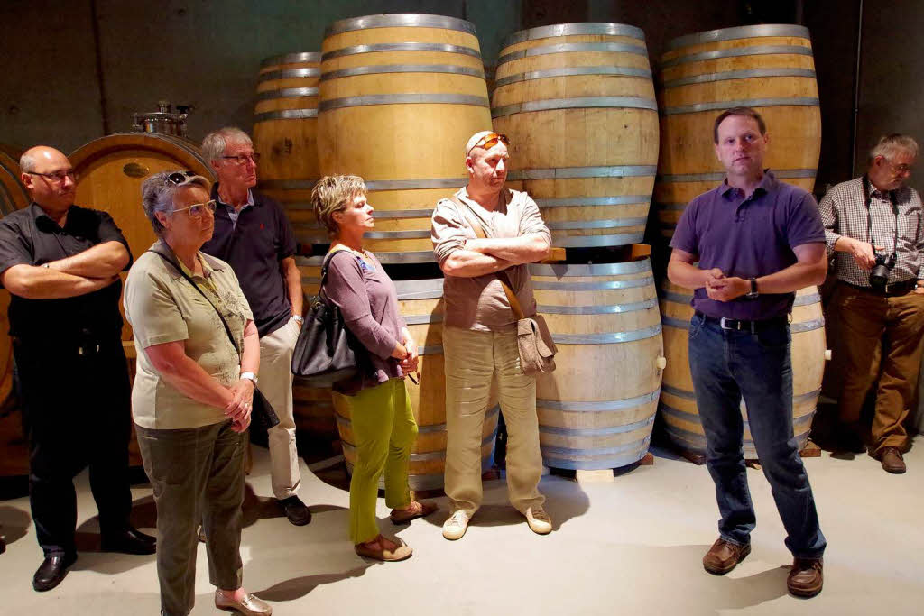 Holger Koch erlutert die Planung seines Weingutsgebudes in Bickensohl. Das Bild zeigt den Weiweinkeller.