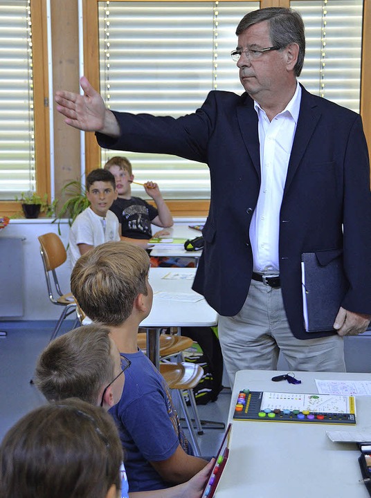 Prsident des Oberrheinrats, Willi St... der Mathias-von-Neuenburg-Realschule.  | Foto: Julia Jacob