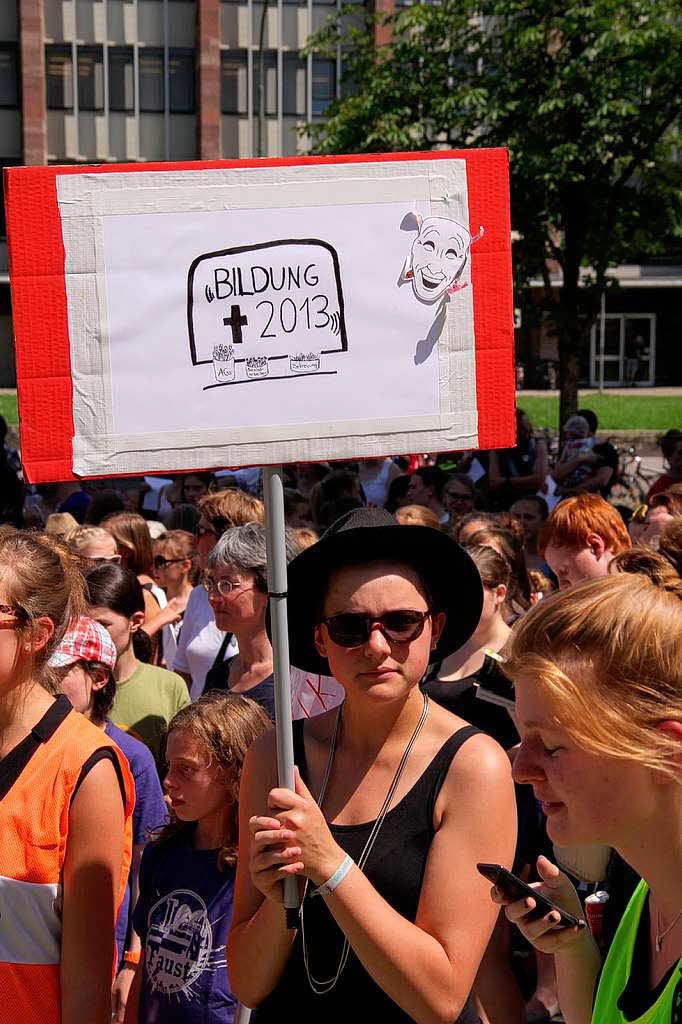 Ihre Demonstration richtet sich gegen die Sparmanahme der baden-wrttembergischen Landesregierung.