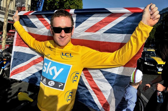 Der britischeRadprofi Bradley Wiggins... Sieg bei der Tour de France in Paris.  | Foto: dpa