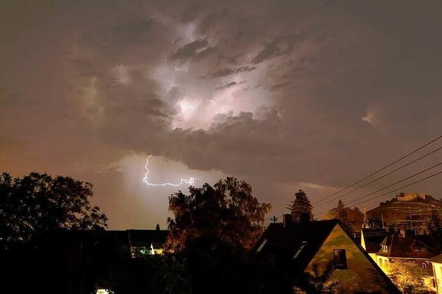 Blitze berm Kaiserstuhl sorgen fr Wetterleuchten