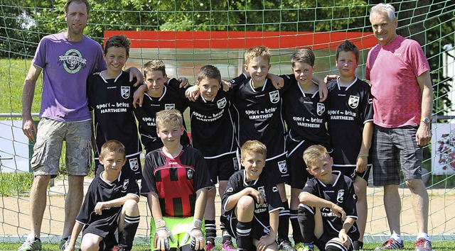 Jan Lsch (Zweiter von links) hatte   ...Fuballspiel der E-Jugend eingeladen.   | Foto: Otmar Faller