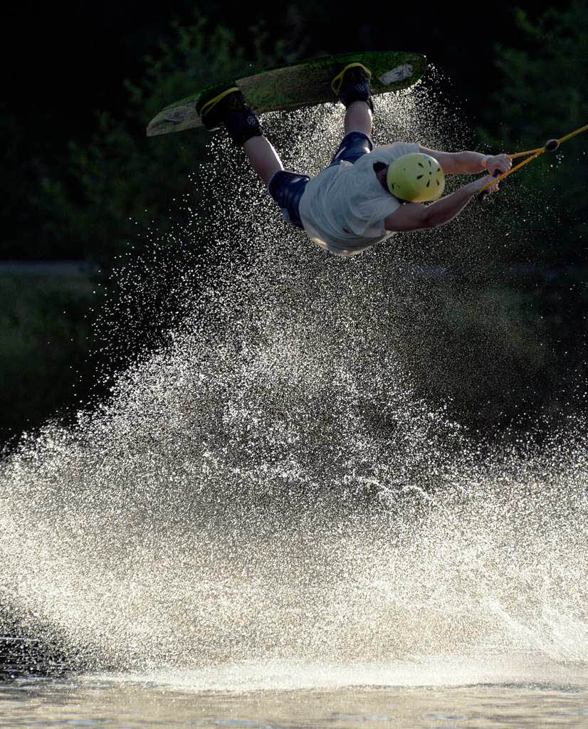 Spektakulrer Sprung: Wakeboarding auf dem Tunisee.