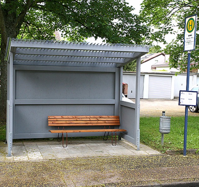 Dieses Buswartehuschen im Mnchtal Mitte ist nur ein Provisorium.   | Foto: B. Henning