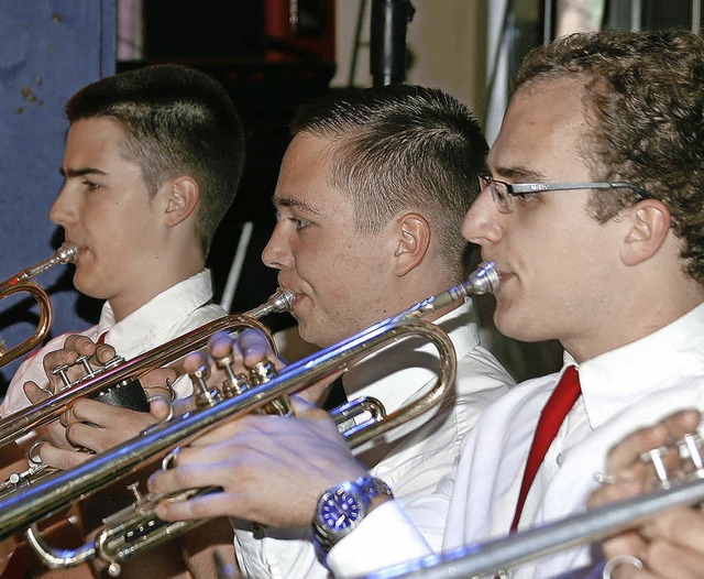 Die Trompeter des Krzeller Musikverei...hen Abend im Rahmen des Sommerfestes.   | Foto: Heidi Fssel