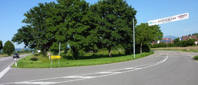 Hinter diesen Bumen zwischen Breisach...mpakte Nimburger Supermarkt entstehen.  | Foto: Karlernst Lauffer