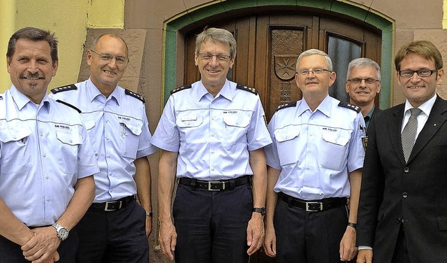 Dieter Seywald, Leiter des Polizeirevi...rgermeister Martin Lffler (von links)  | Foto: polizei