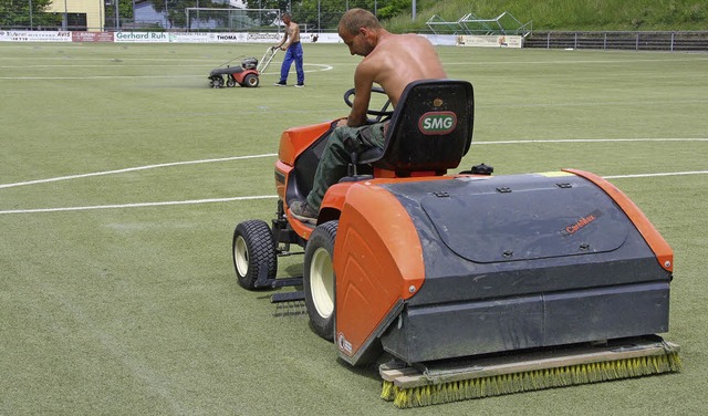 Fit gemacht wird derzeit der Sportplatz in Ebringen.   | Foto: Silvia faller